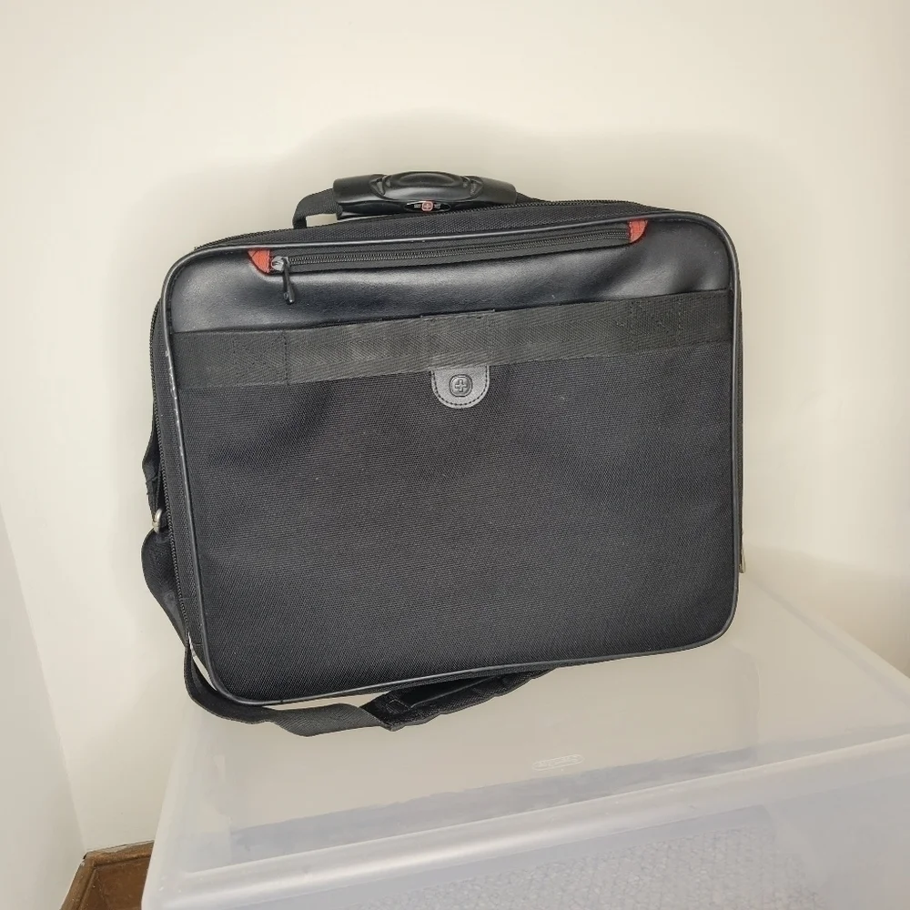 𝅺SWISSGEAR Laptop Bag - Great Condition